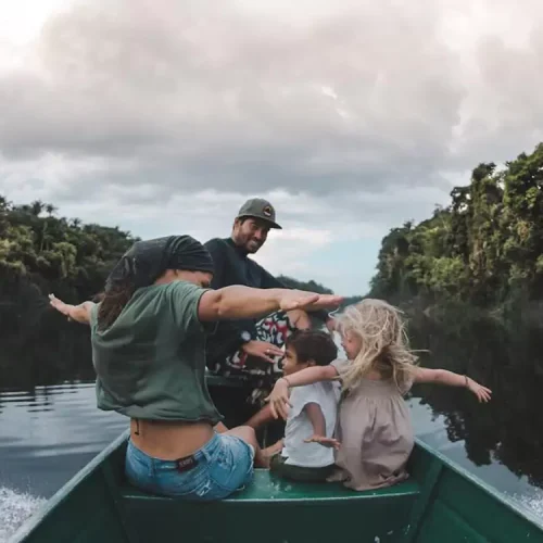 family-canoening-guests-of-our-amazon-lodges